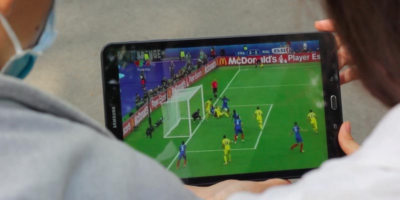 Có ứng dụng di động hoặc thông báo trên điện thoại không?